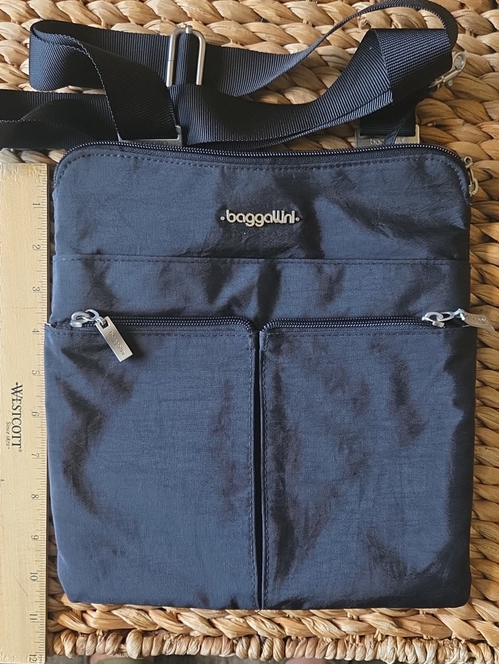 Baggallini Black Nylon Crossbody Messenger Bag